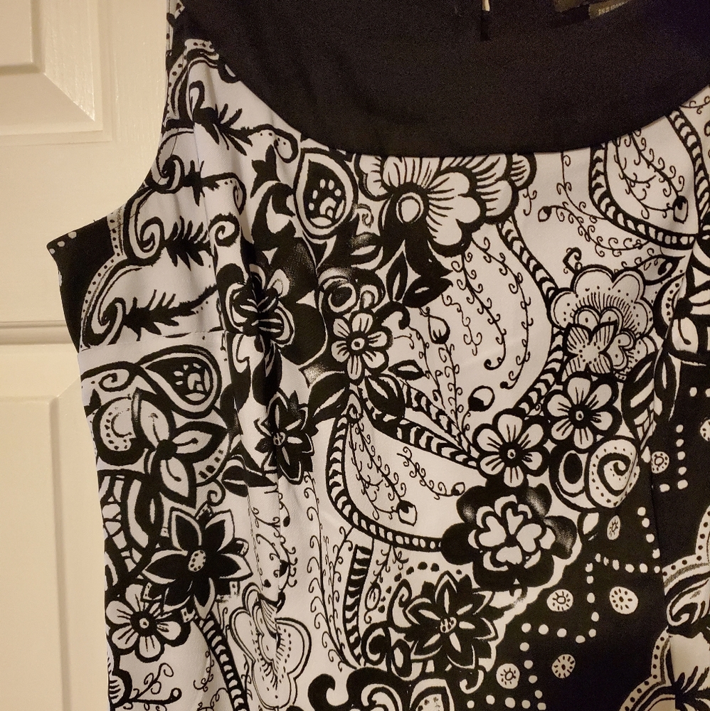Ladies dress - Picture 4 of 9